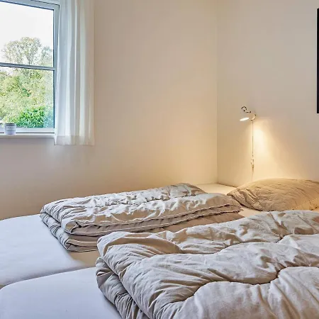 Apartment 6 Person In