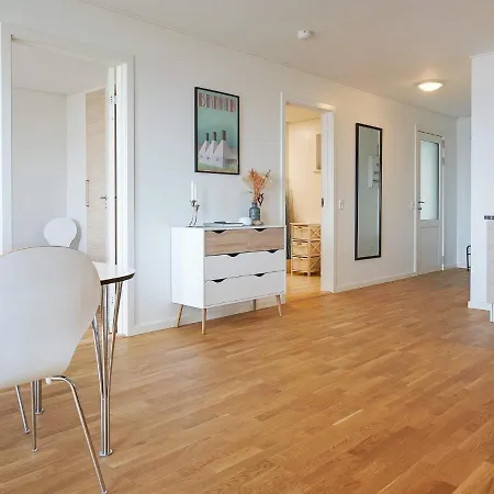 6 Person In Apartment *