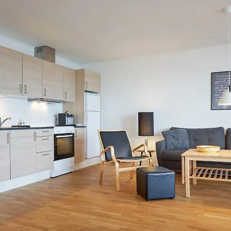 6 Person In Apartment